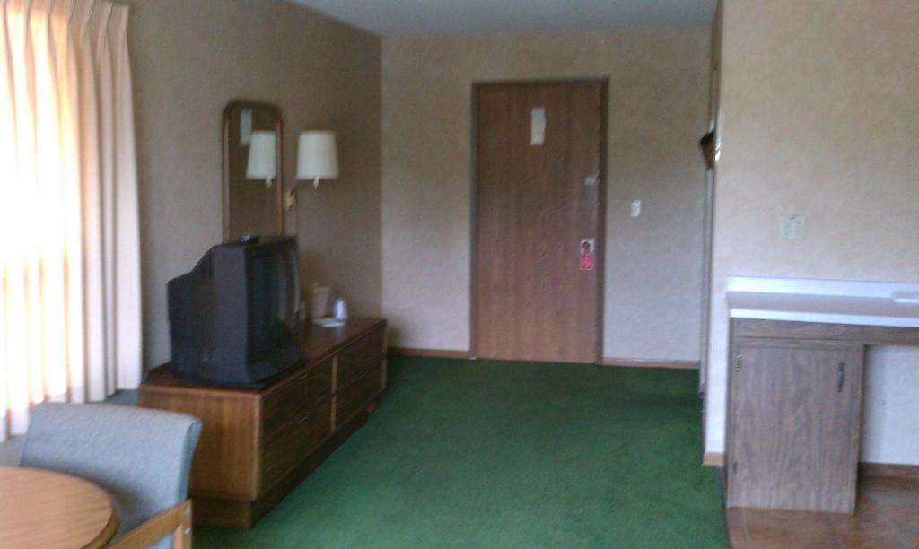Old Towne Motel Westby Ruang foto