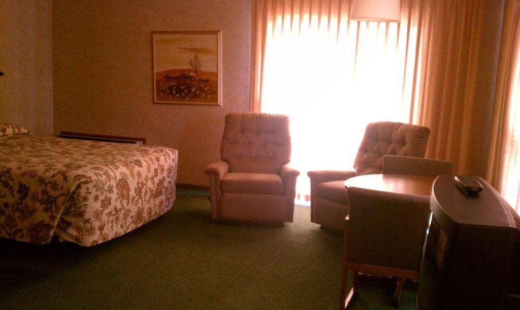 Old Towne Motel Westby Bagian luar foto